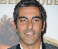ary abittan a bras ouvert casting du film qu est ce qu on a fait au bon dieu 2014 ary abittan a bras ouvert casting du film qu est ce qu on a fait au bon dieu 2014